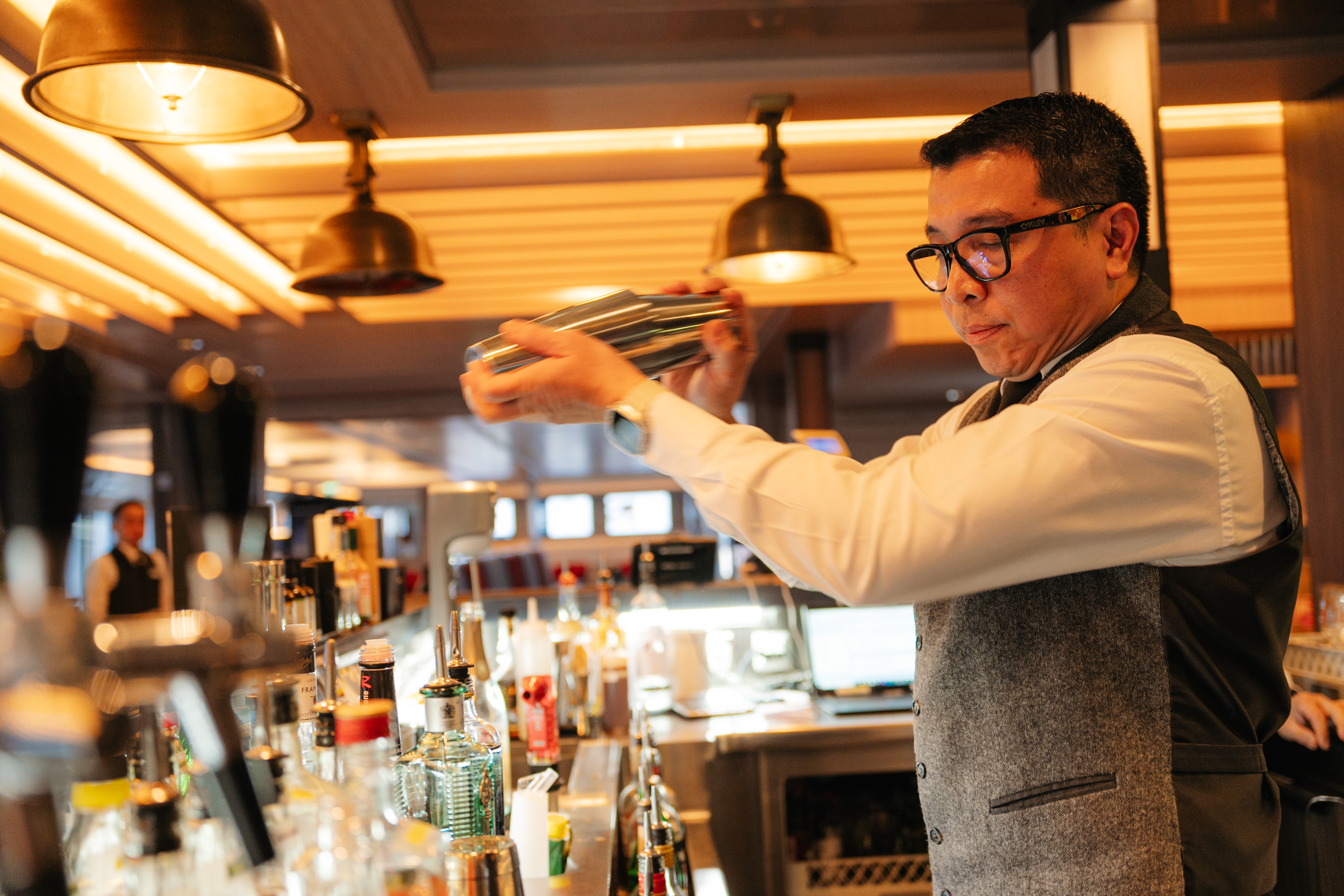 MS Roald Amundsen - Explorer Lounge & Bar